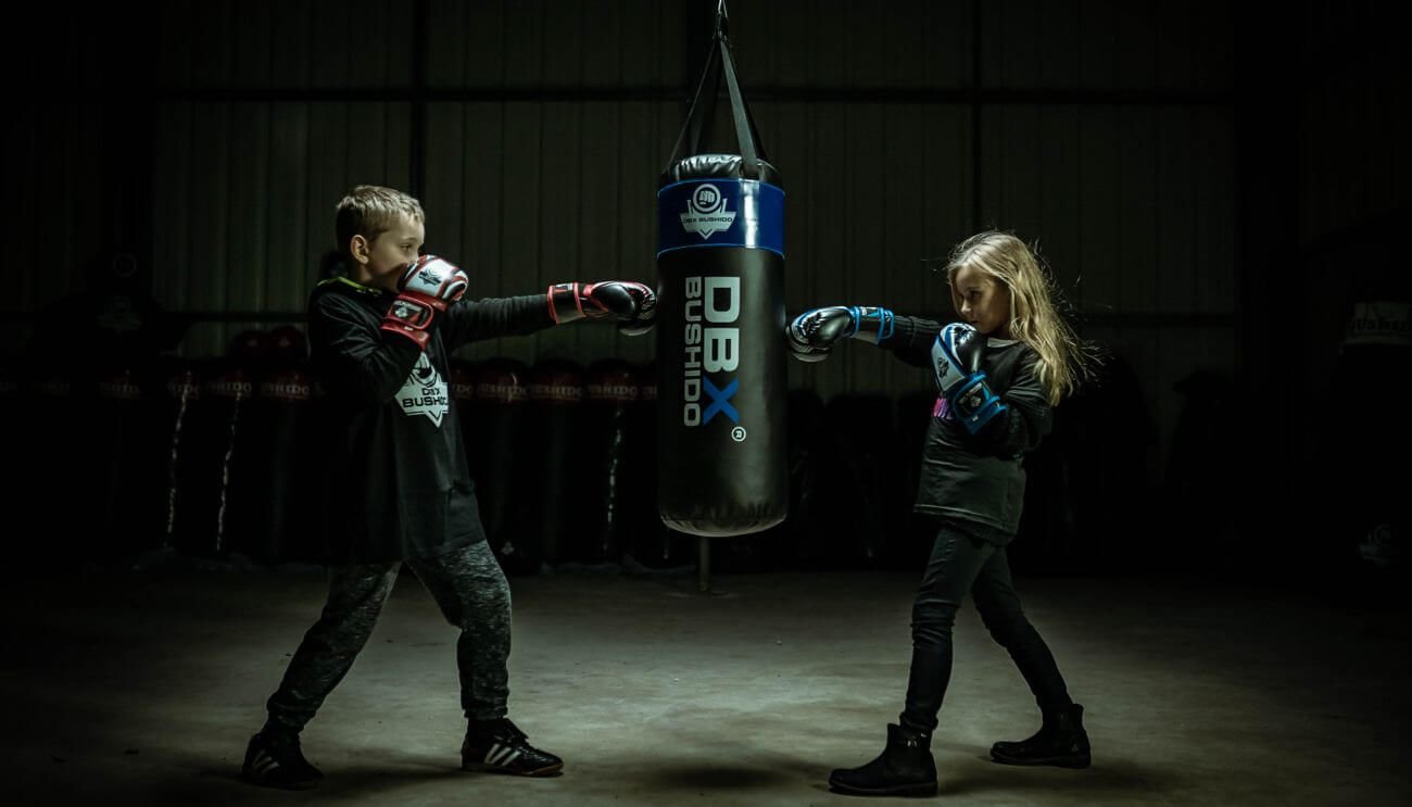 Profesjonell boksesekk for barn og ungde 15kg blå Bushido 80cm x 30cm Profesjonell boksesekk for barn og ungde 15kg blå Bushido 80cm x 30cm