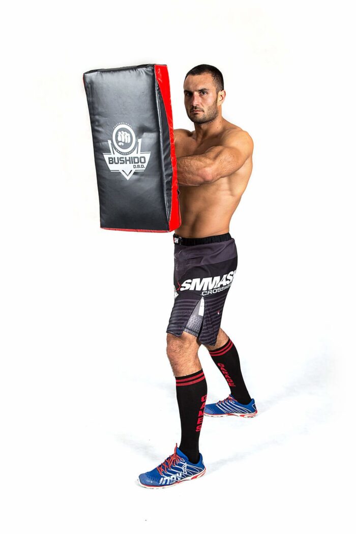 Stort Treningsskjoldt - Profilert 62x35 Bushido - rød