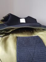 Taktisk vest med mulighet for montering av ballistiske plater