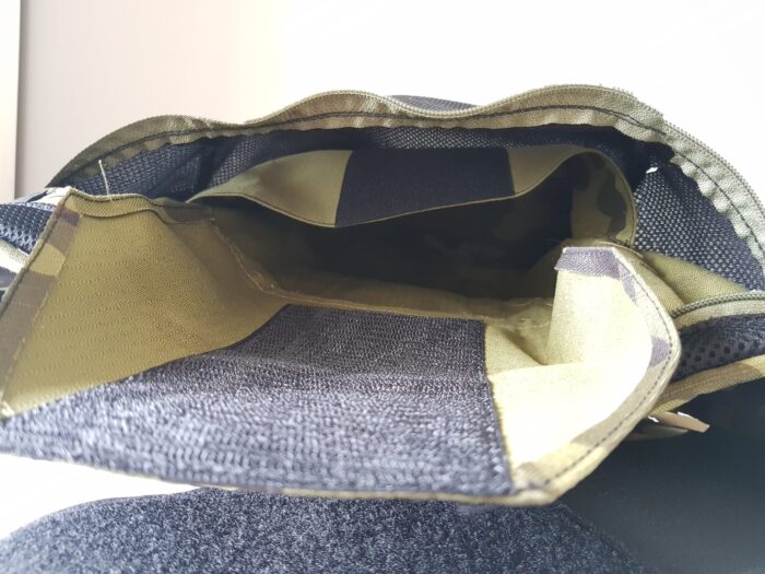 Taktisk vest med mulighet for montering av ballistiske plater